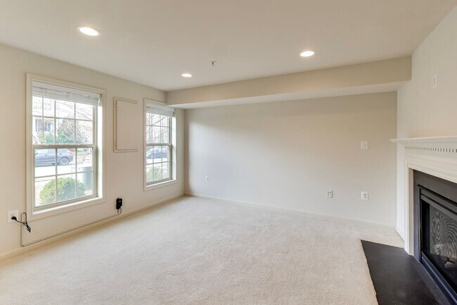 Building Photo - Beautiful Garage Townhouse in Poplar Run - Minutes to Glenmont METRO & I-200!