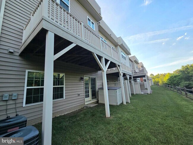 Building Photo - 5415 Stream Bank Ln