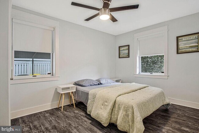 Building Photo - 125 Island View Dr