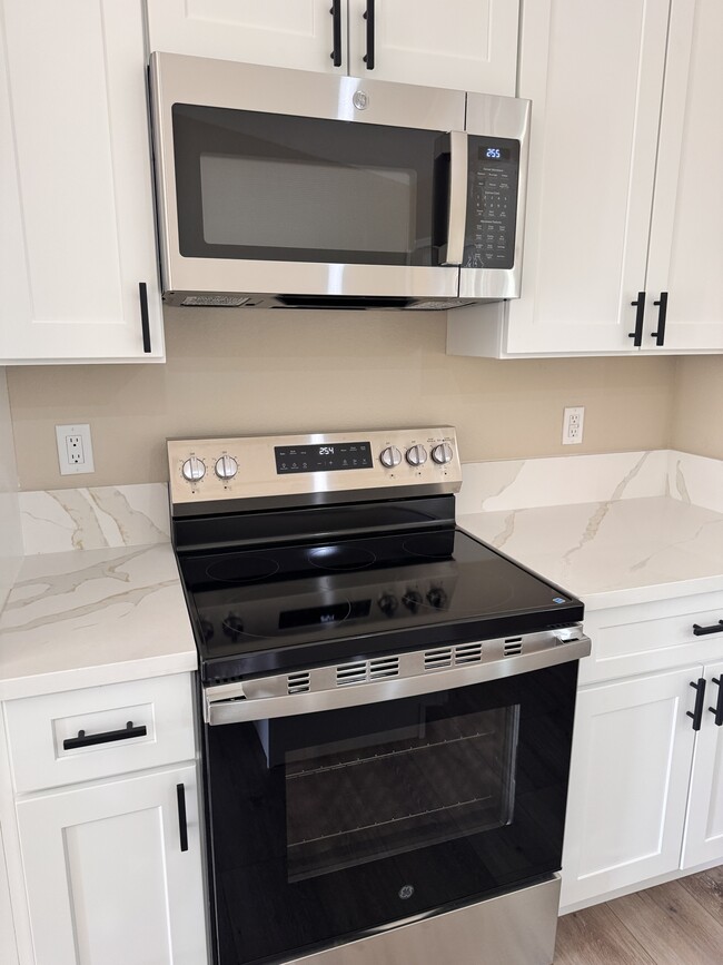 Building Photo - 10367 9th Ave