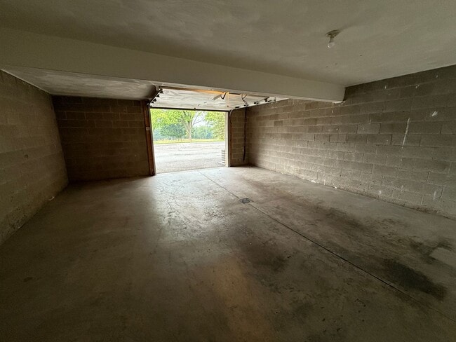 Building Photo - Beautiful 2 Bedroom Townhome - Only Steps ...