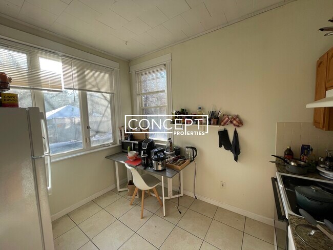 Building Photo - 18 Euston St