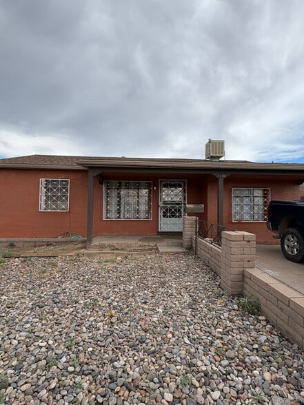Building Photo - 1038 Buena Vista Dr SE