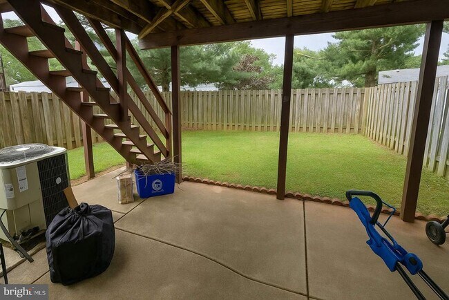 Building Photo - 12442 Quail Woods Dr