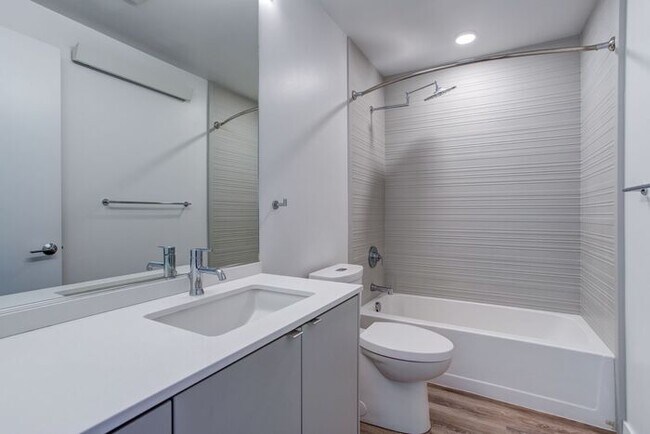 Building Photo - Luxury One Bedroom! Near Salt and Straw an...