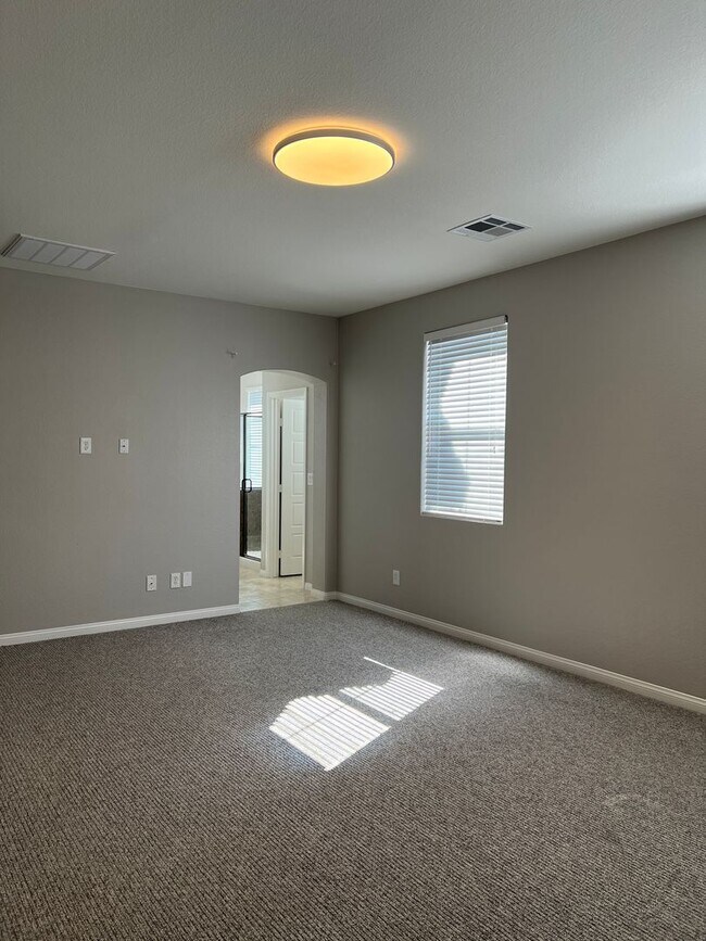 Building Photo - Do not miss this opportunity - Fabulous Location