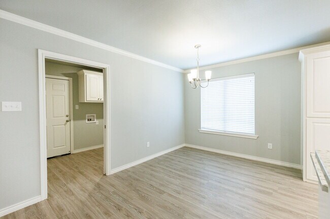 Building Photo - Beautiful Duplex in Shallowater
