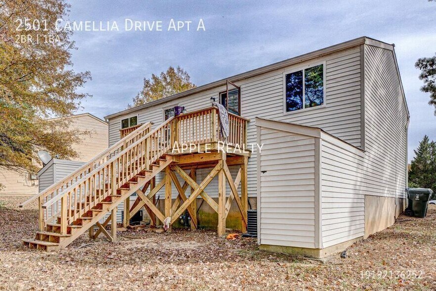 Building Photo - 2501 Camellia Dr
