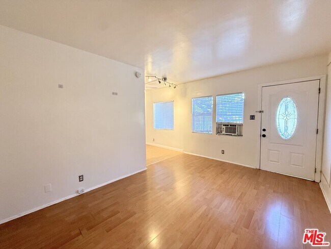 Building Photo - 630 Westbourne Dr