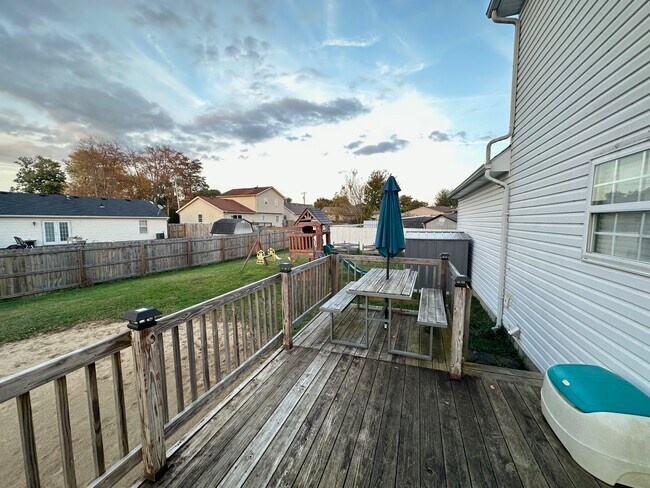 Building Photo - 9800 Spring Pointe Ct