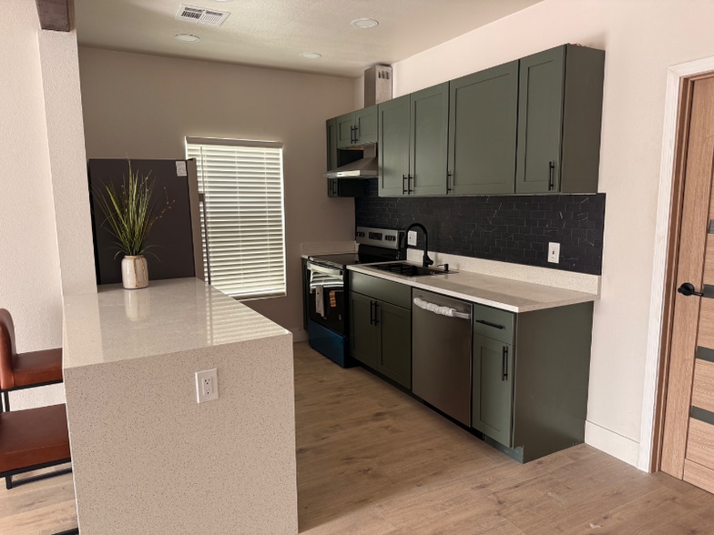 Building Photo - 1014 E McKinley St