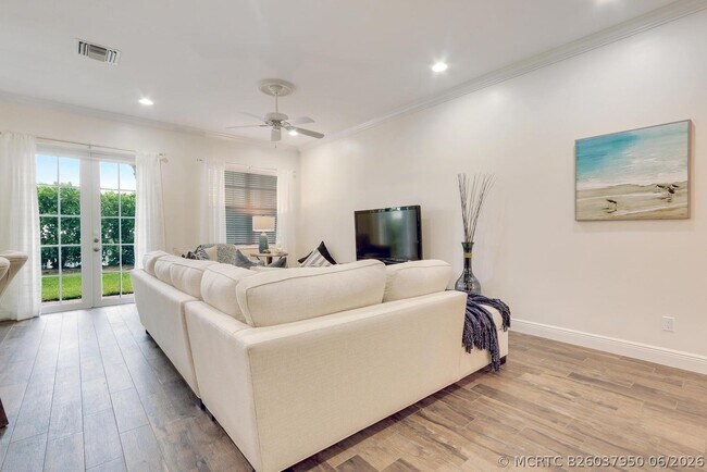 Building Photo - 114 Ocean Breeze Dr
