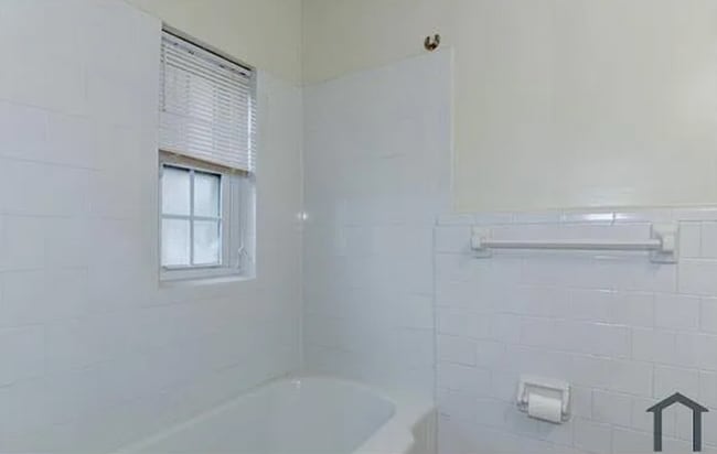 Building Photo - Newly Renovated 2 bedroom Unit for Rent!!