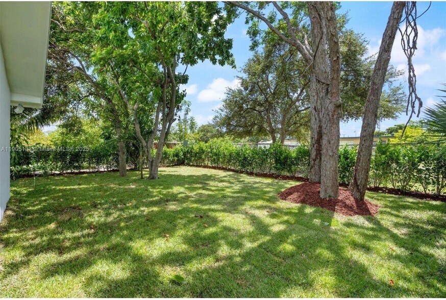 Building Photo - 4220 SW 21st St