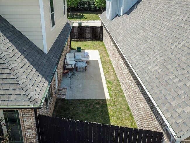 Building Photo - Upscale 4 Bedroom 3.5 Bathroom In The Heart of Fayetteville!!