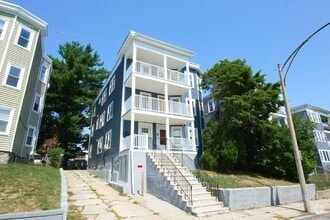 Building Photo - Available Now! Sunny & Large 3-Bedroom: In...