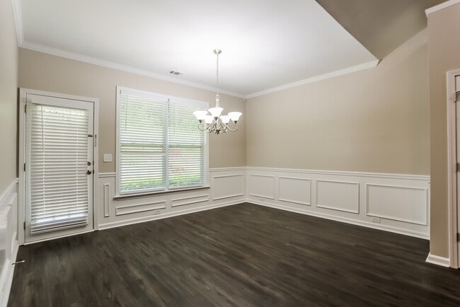 Building Photo - 2839 Stonewall Ln SW