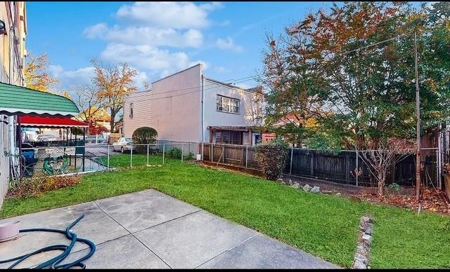 Building Photo - 1814 Bussing Ave