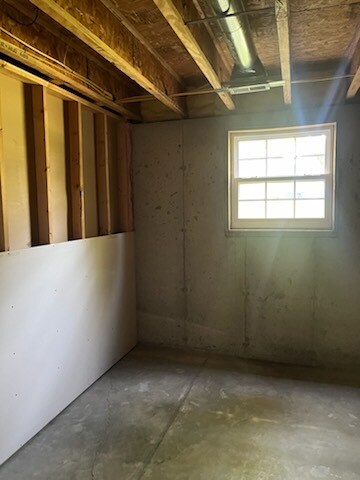 Building Photo - 123 Legend Ct