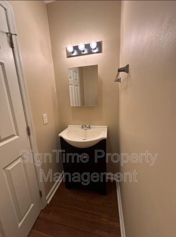 Building Photo - 44 E Franklin St