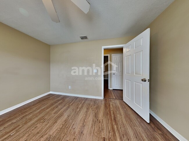 Building Photo - 220 Bryan Oak Avenue