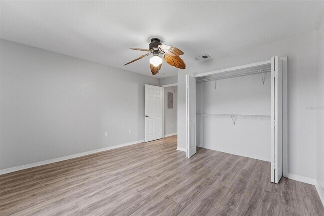 Building Photo - 5479 Vineland Rd