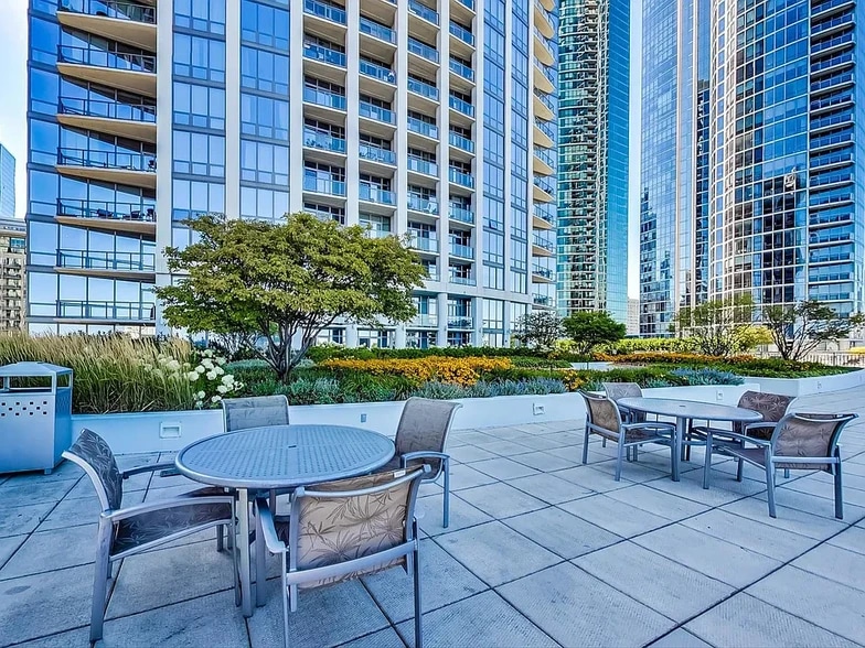 Building Photo - 1235 S Prairie Ave