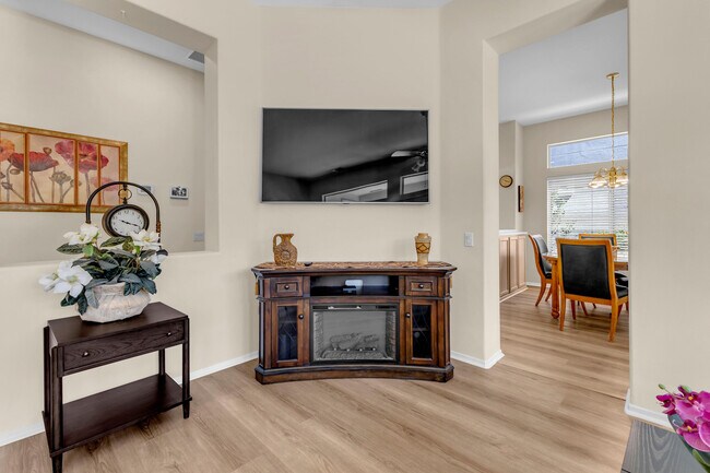 Building Photo - 37468 Westridge Ave