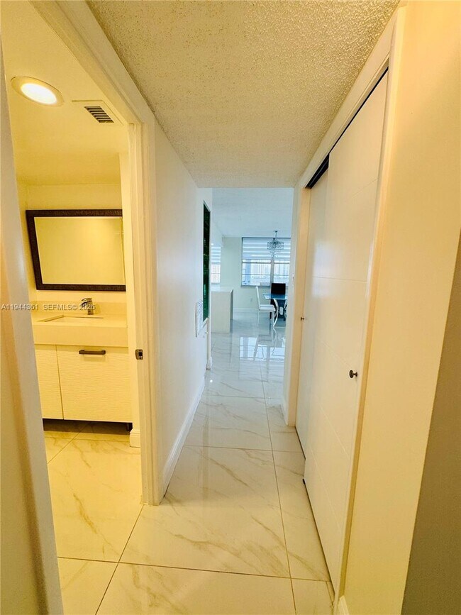 Building Photo - 18041 Biscayne Blvd