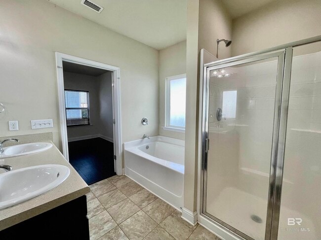 Building Photo - 324 Majestic Beauty Ave
