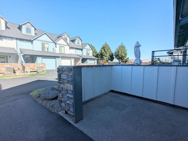 Building Photo - Gorgeous 3x2 townhouse, single-car garage, and two gas fireplaces