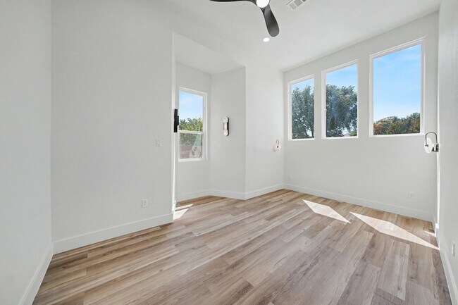 Building Photo - 4001 Bullock Dr