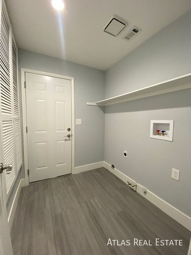 Building Photo - 1916 Old Mill Ln