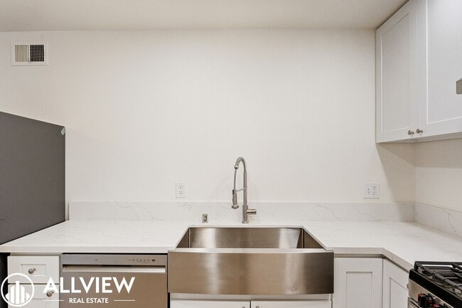 Building Photo - 16572 Sabot Ln