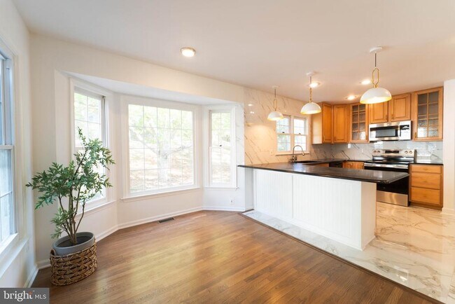 Building Photo - 3244 Titanic Dr