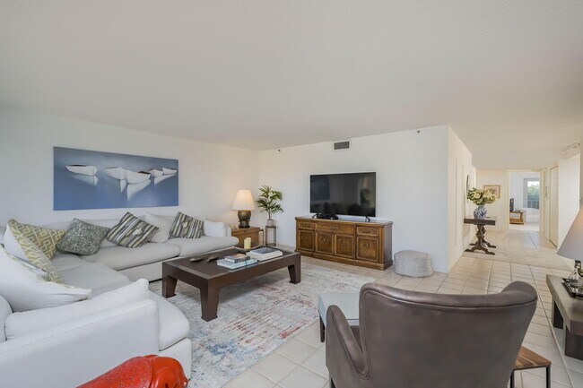 Building Photo - 4301 N Ocean Blvd