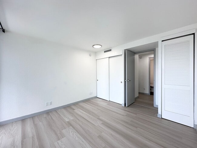 Building Photo - Newly Remodeled 1 bed 1 bath Condo in Down...