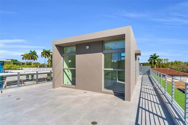 Building Photo - 2110 S Miami Ave