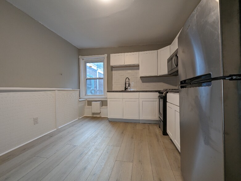 Building Photo - 250 S 44th St