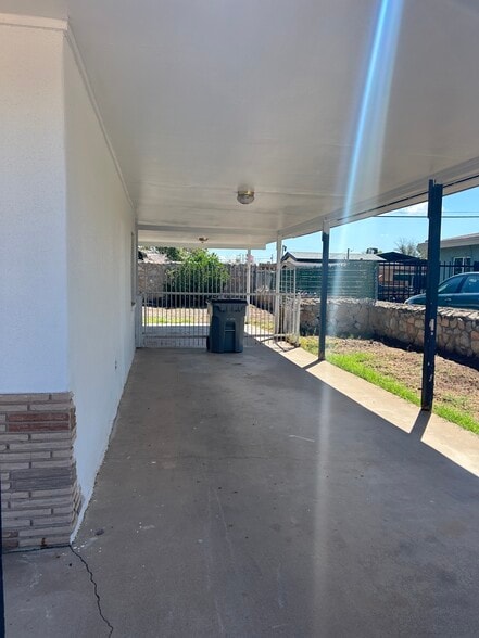 Building Photo - 1510 Dennis Cir