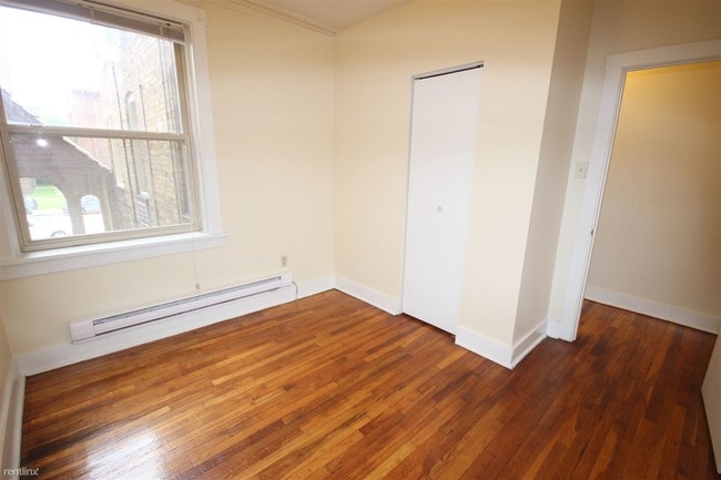 Building Photo - 2 br, 1 bath Apartment - Hobart Commons