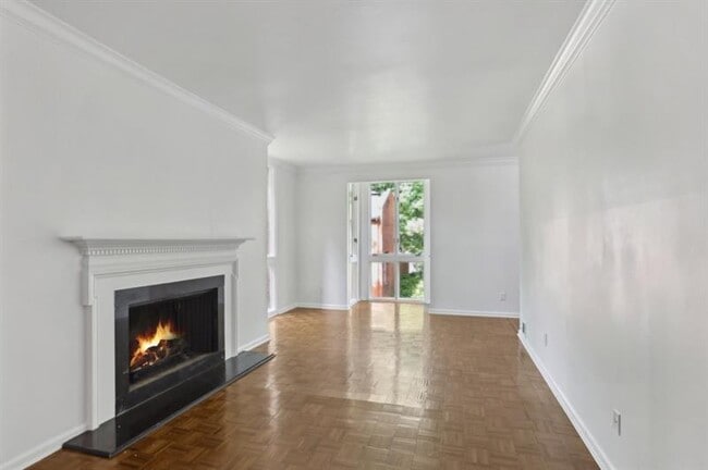 Building Photo - 49 Willow Glen NE