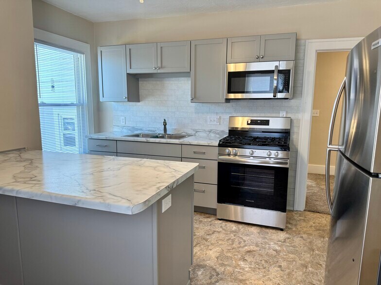 Building Photo - 109 2nd Ave W