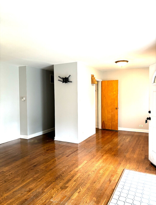 Building Photo - 2800 S 10th Ave