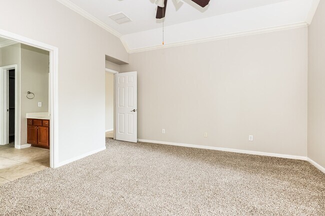 Building Photo - 66 N Planchard Cir
