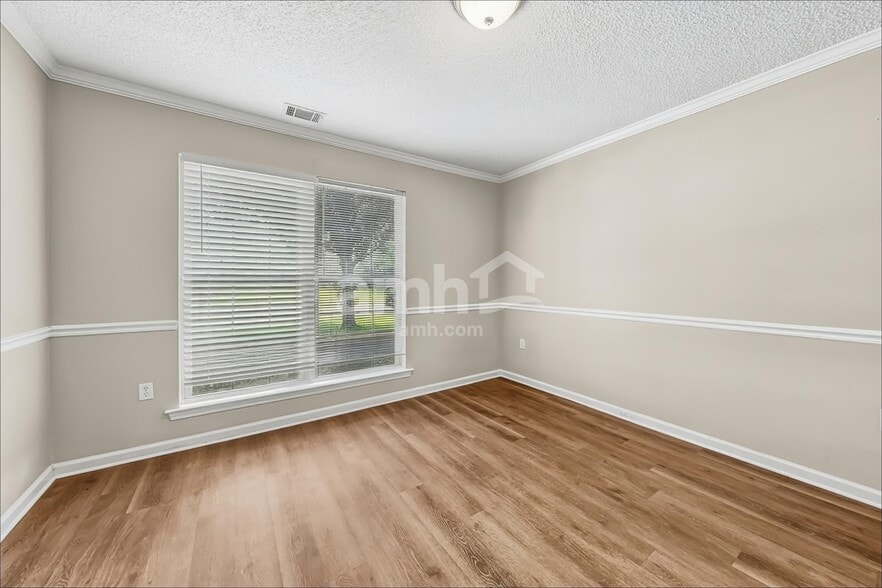 Building Photo - 8 Sandy Pond Ct