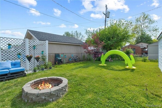 Building Photo - Beautiful Home in Dearborn Heights