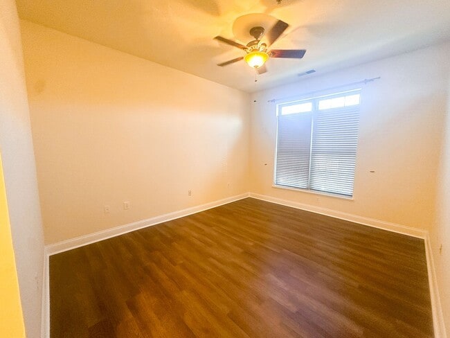 Building Photo - 450 E Ohio Unit 117