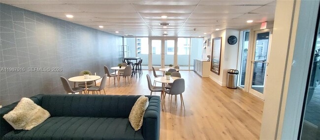 Building Photo - 170 SE 14th St