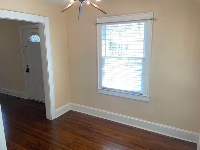 Building Photo - Adorable 2 Bedroom Home in Ashley Park!!